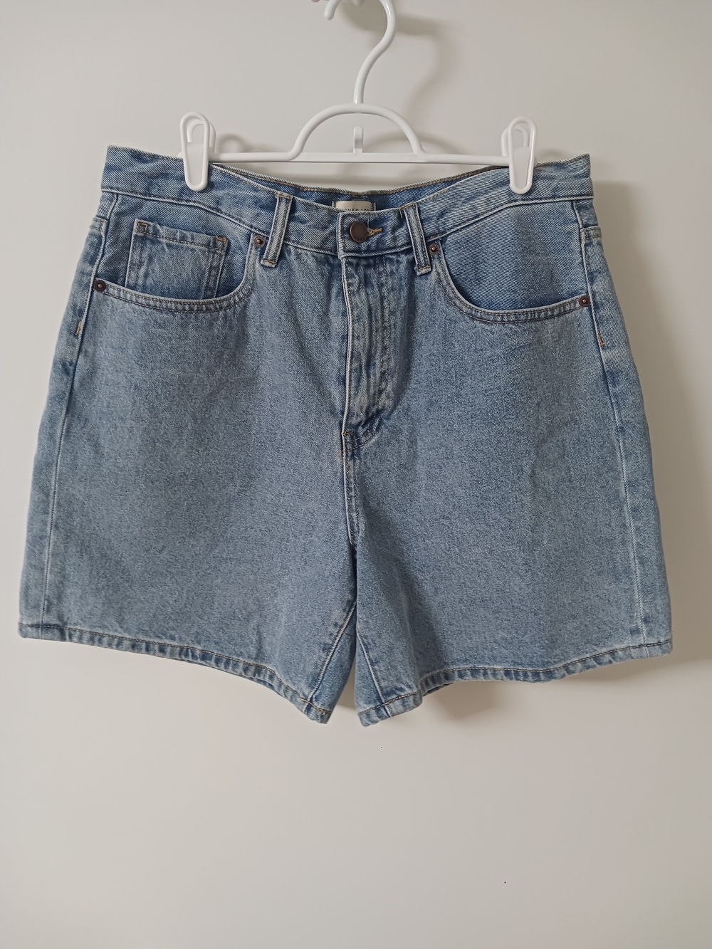 NEW Oliver Logan Emmerson High Rise Denim Shorts - Light Worn, Size 30 (10)